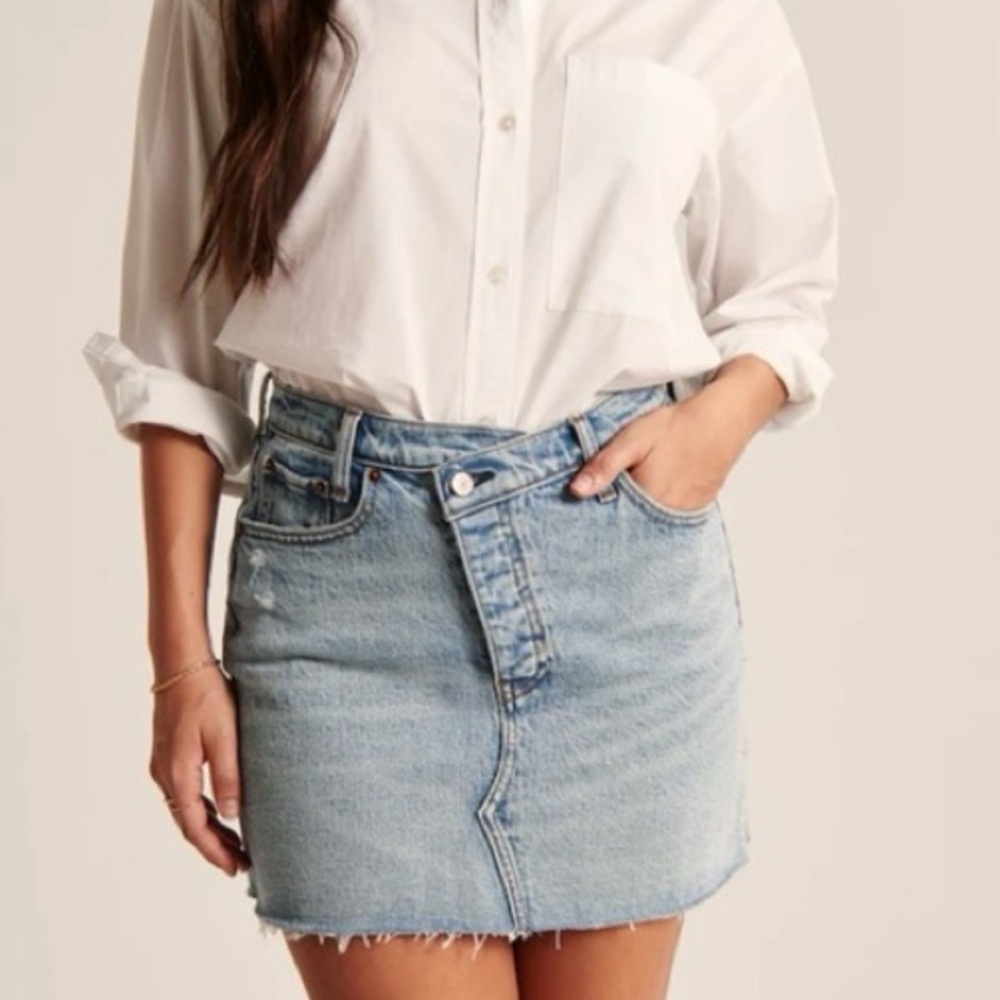 Abercrombie & Fitch - The 90’s Micro Mini High Rise Denim Skirt